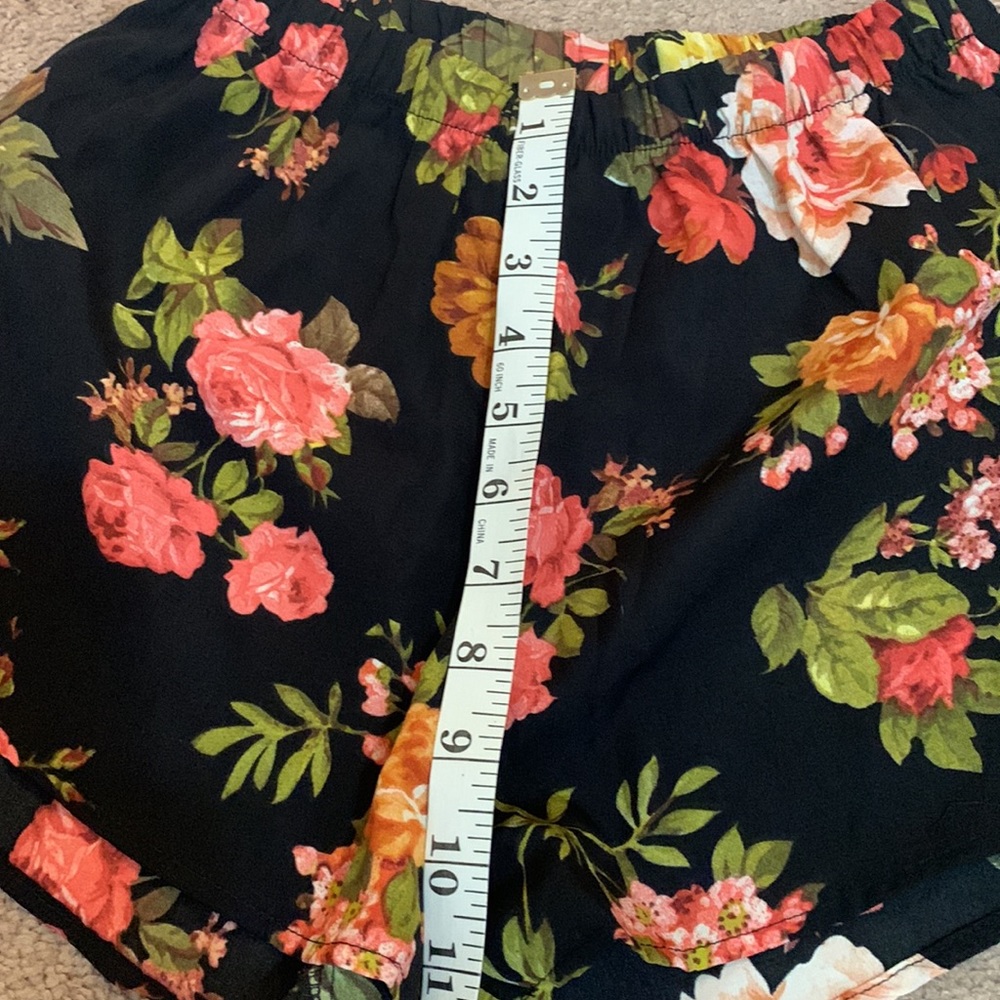 EUC Ambiance Apparel Floral Flowy Shorts - Picture 6 of 10